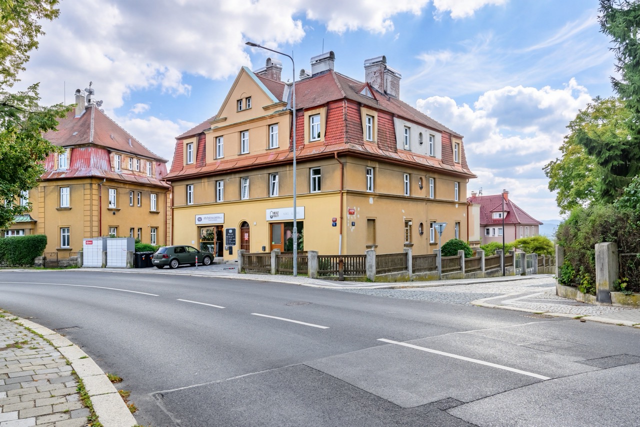 Pronájem bytu 1+1 40m2, nám. Žižkovo, Liberec